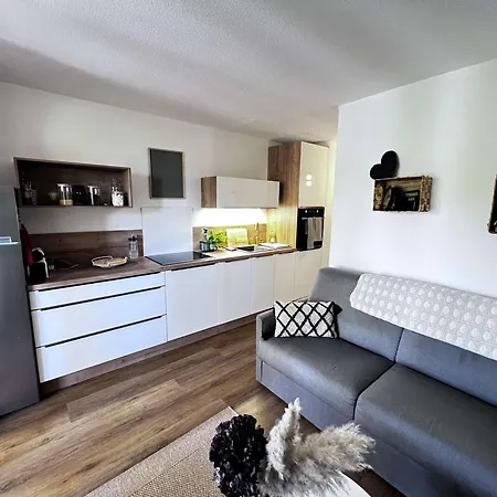 T2 Avec Jardinet, Piscine, Tennis, Parking Prive, A 1 Km De La - Fr-1-702-68 *